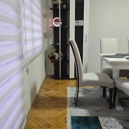 Charming 2 Bedroom In Heart Of Apartment