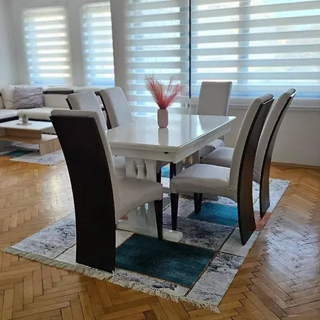 Apartment Charming 2 Bedroom In Heart Of