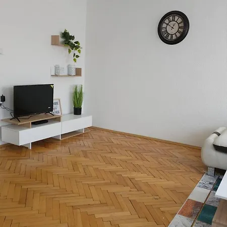 Apartment Charming 2 Bedroom In Heart Of